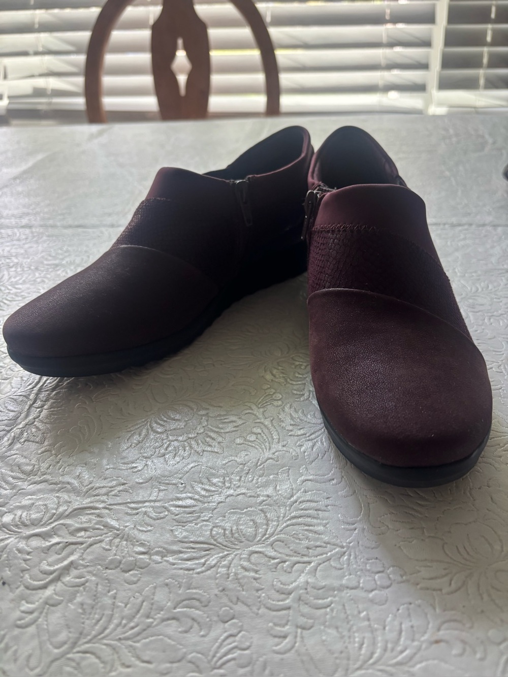 Clarks  Caddell Denali Burdundy Cloudstoppers, Size 8M